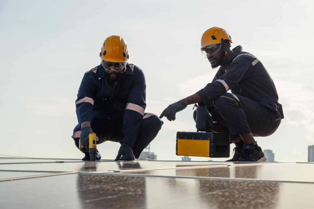 flat roof repair technicians